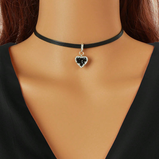 Black Heart Pendant Leather Cord Short Necklace Stylish Choker