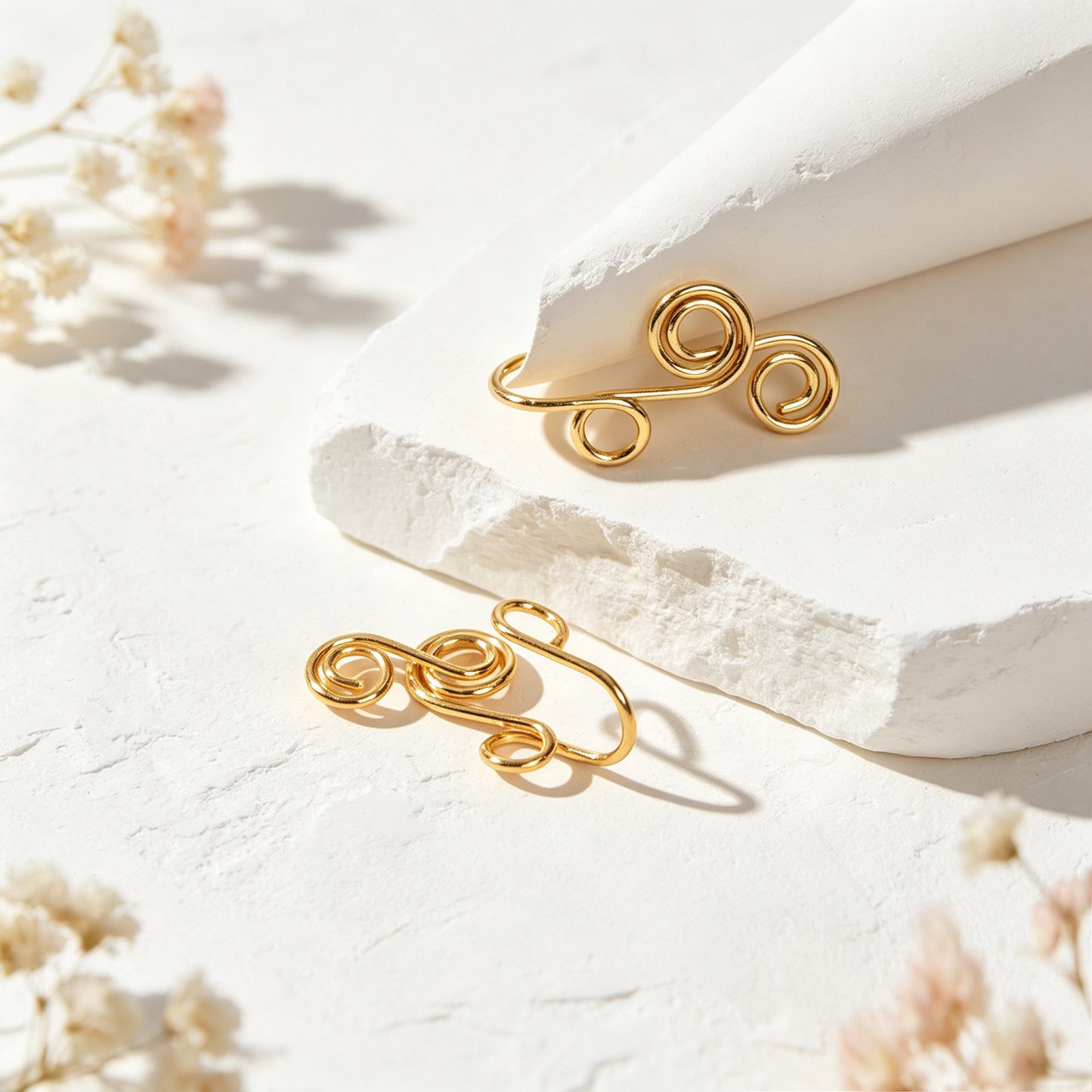 2pcs Gold Ear Cuff Clip‑on Earrings No Piercing Swirl Wire Design Retro Jewelry