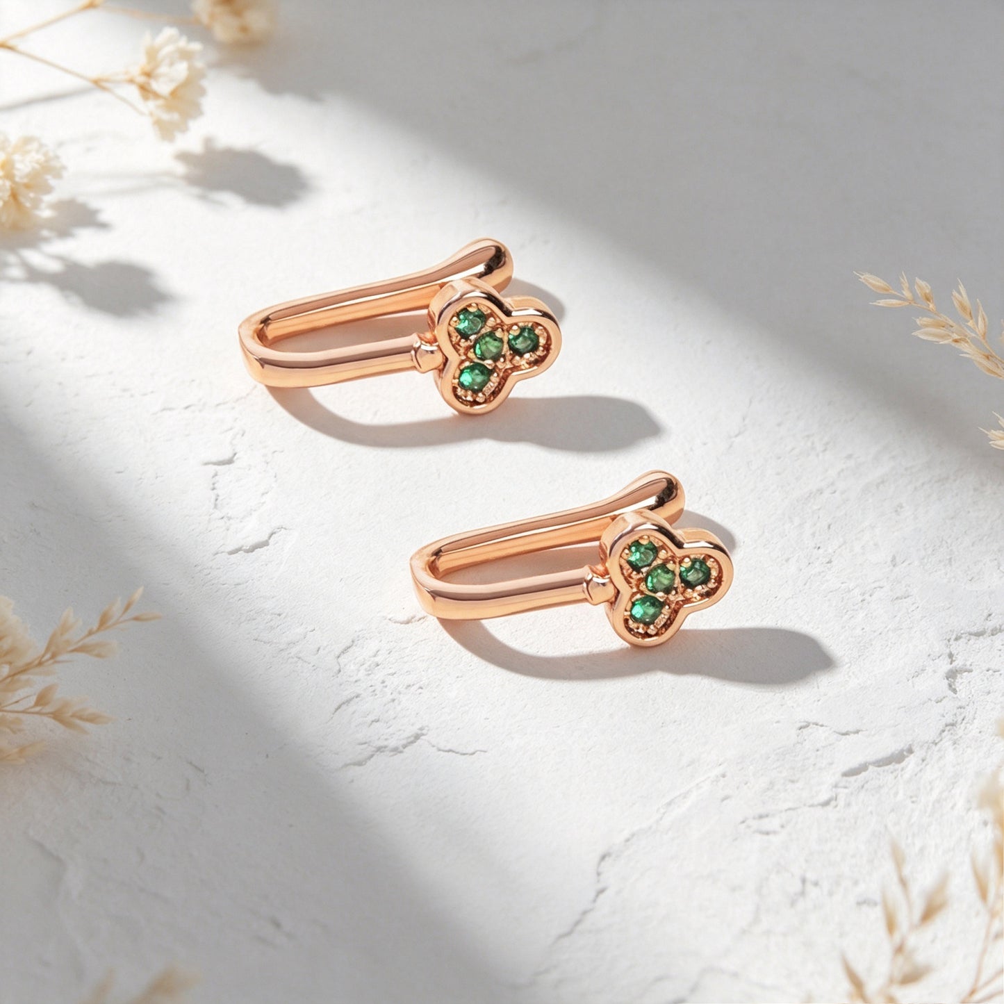 2pcs Lucky Green Clover Ear Cuffs No Piercing Cartilage Ear Clips Dainty Jewelry