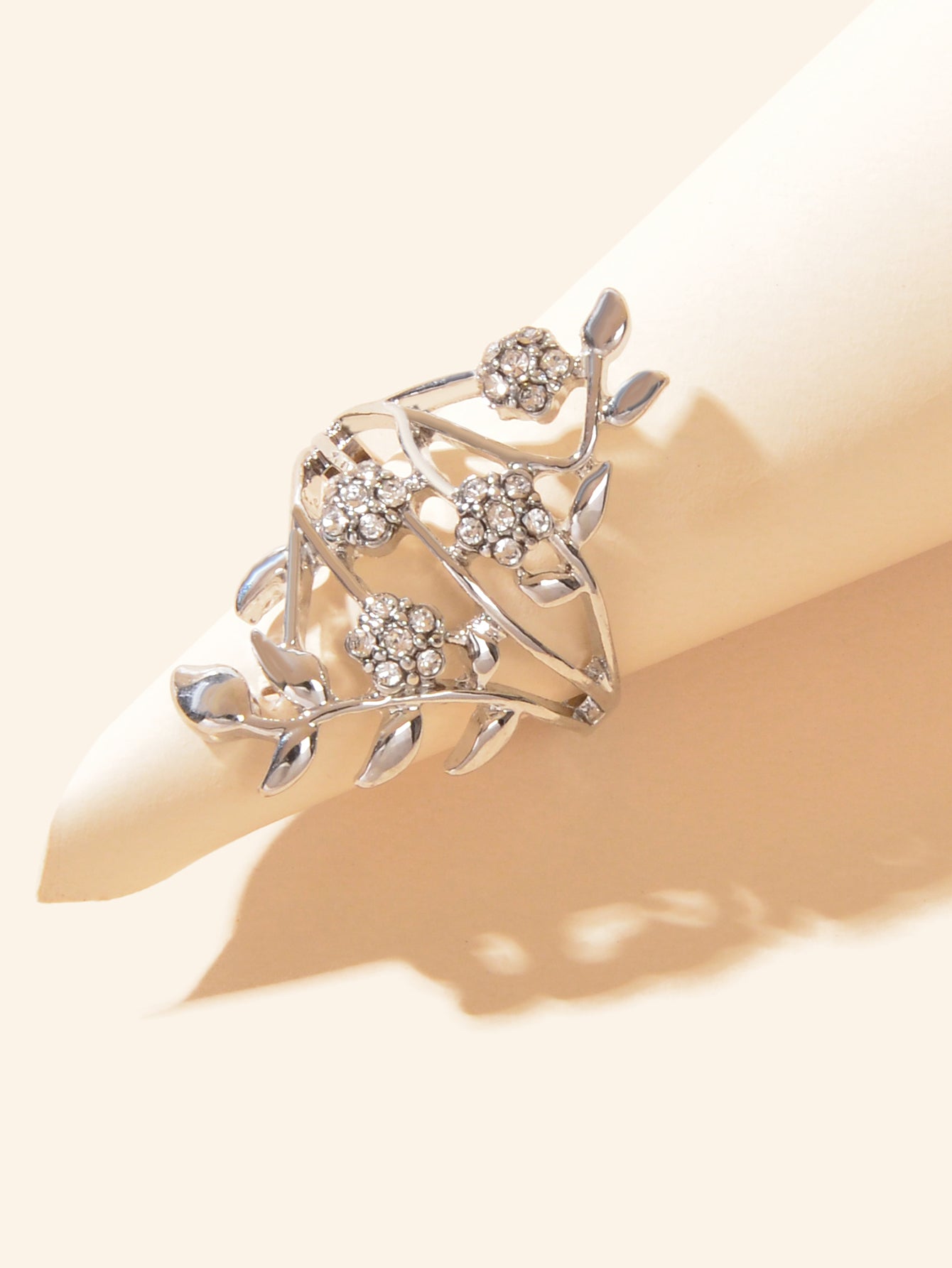 Luxurious Rhinestone Decor Silver Hollow Flower Leaf Finger Engagement Gift Ring