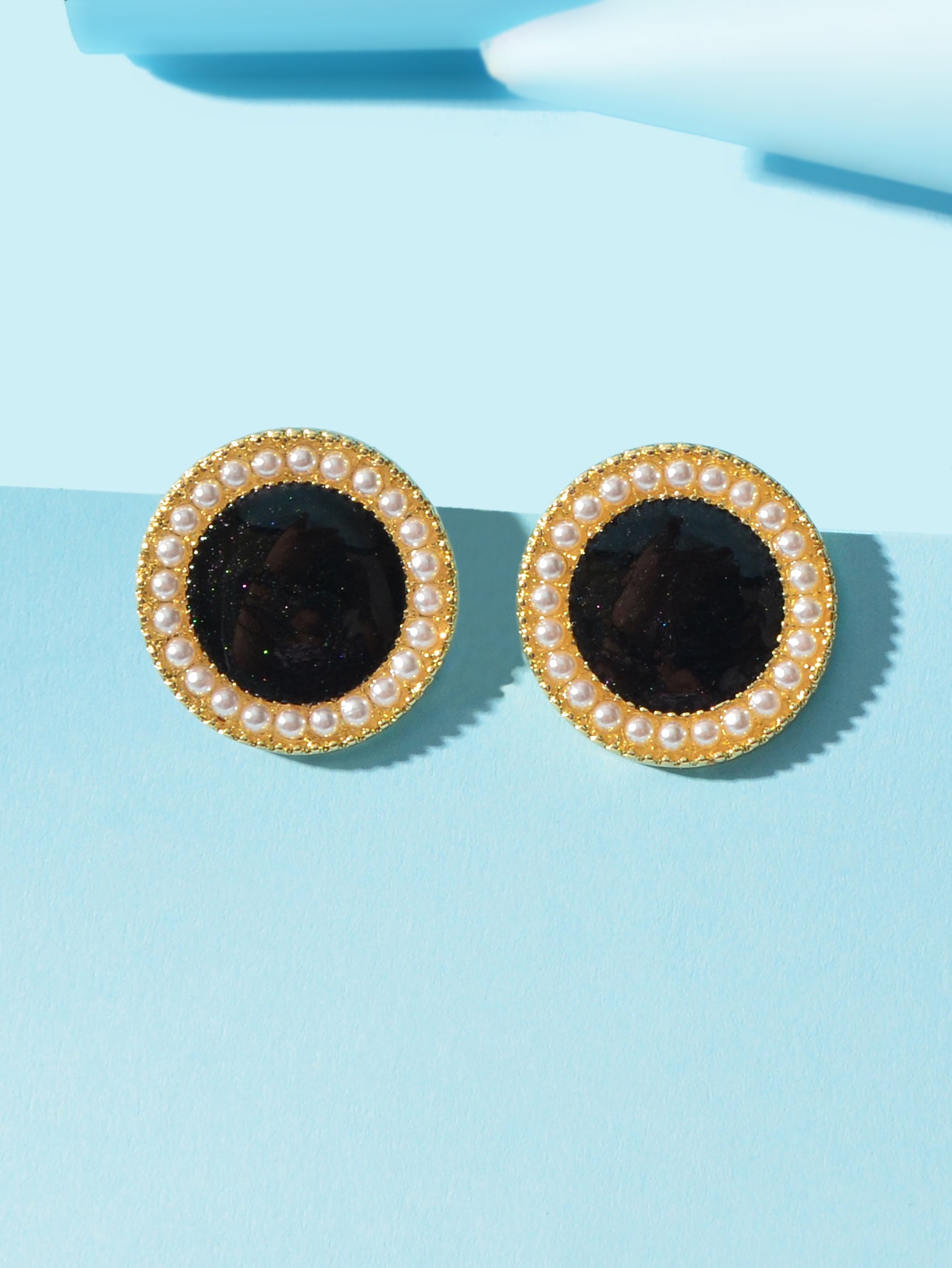 Elegant Pearl Decor Black Enamel Round Stud Earrings Women Dinner Party Jewelry