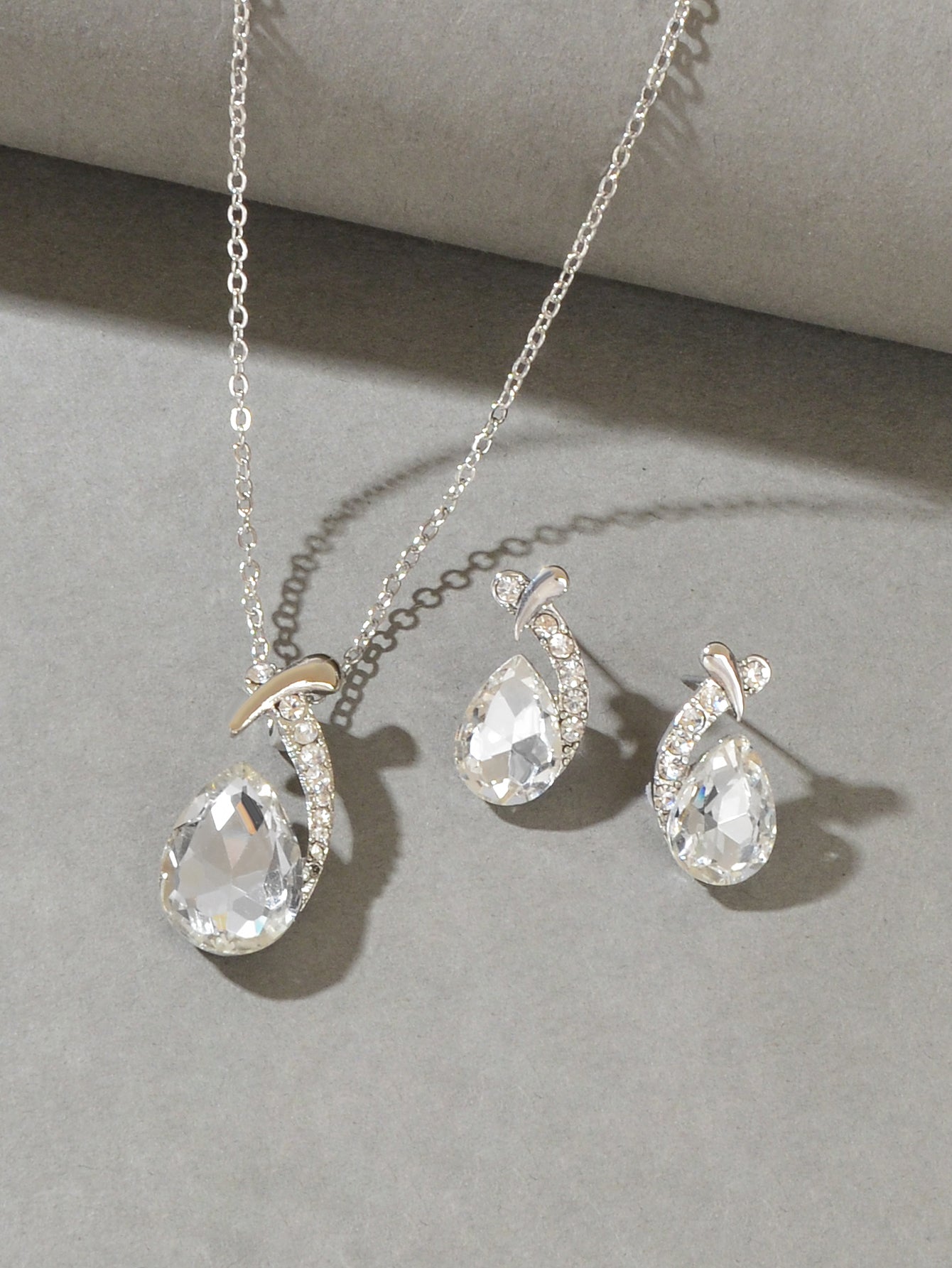 Luxurious Jewellery Set Crystal Rhinestone Water Drop Necklace and Stud Earrings