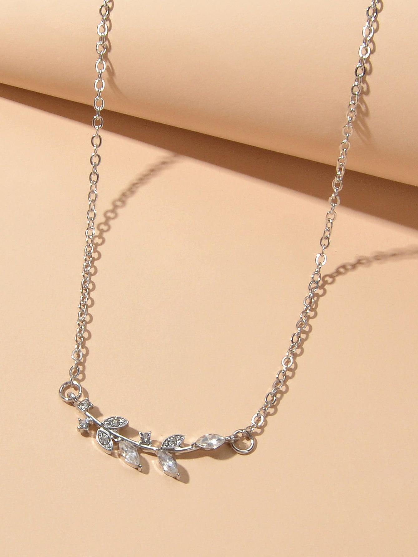 Shining Jewellery Rhinestone Decor Gold Silver Chain Leaf Charm Pendant Necklace