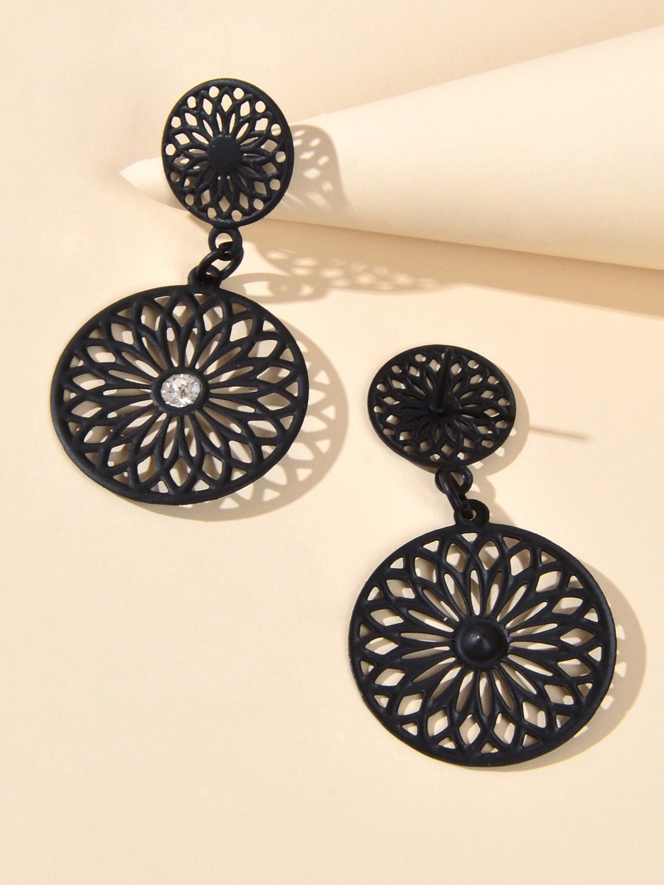 Vintage Jewellery Hollow Out Mandala Black Carved Flower Pattern Round Earrings