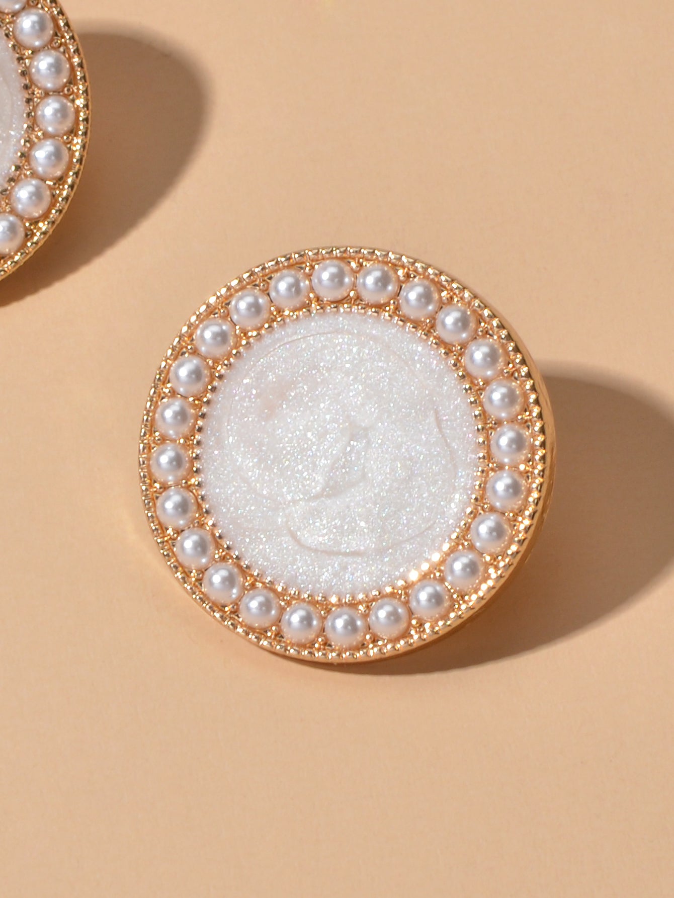 Elegant Pearl Decor Black Enamel Round Stud Earrings Women Dinner Party Jewelry
