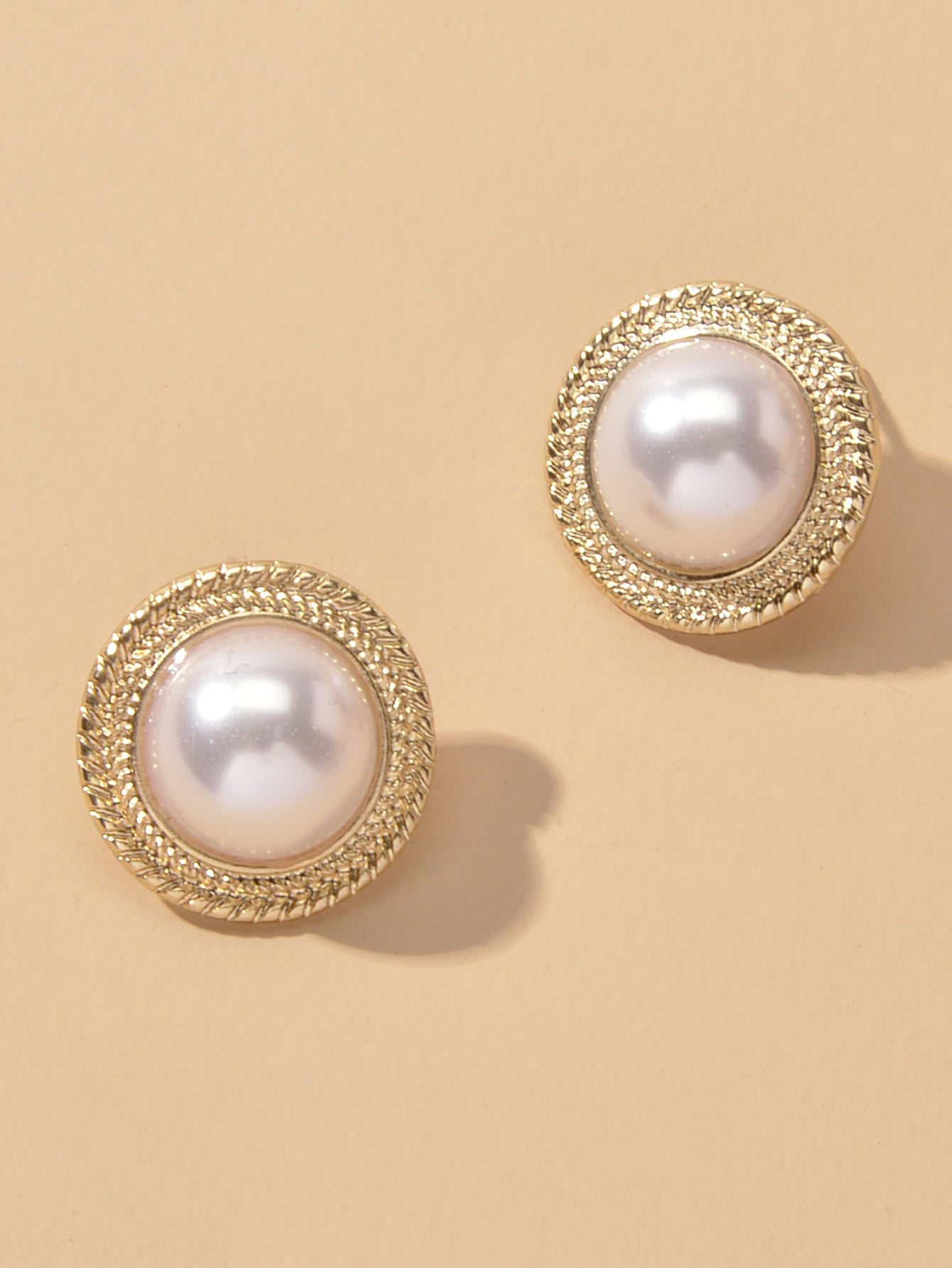 Retro Pearl Decoration Gold Plated Round Stud Wedding Engagement Female Earrings