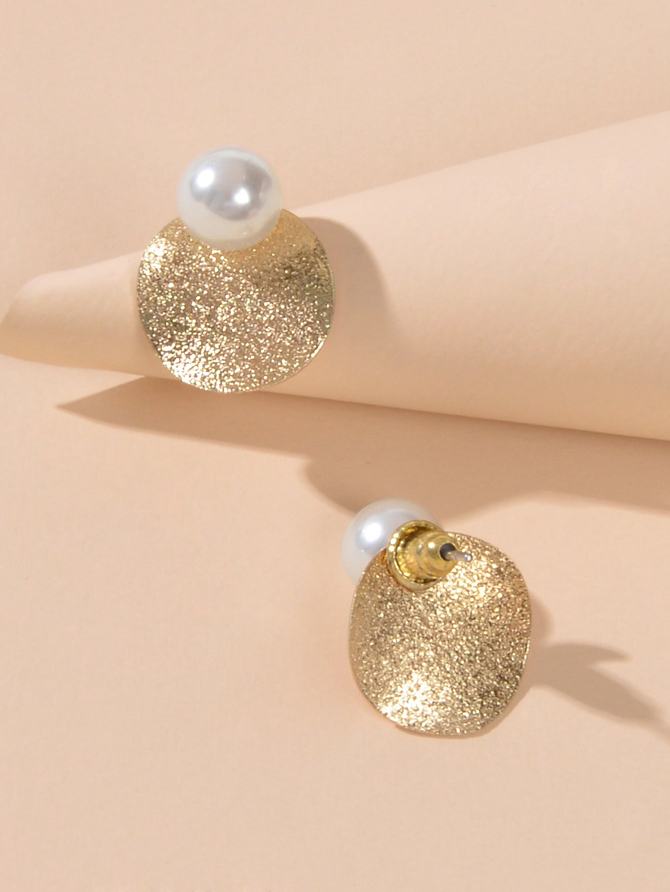 Gold Plated Retro Designer Jewellery Pearl Decoration Disc Stud Pierced Earrings