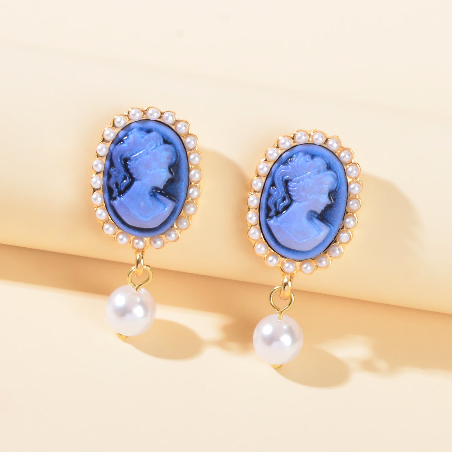 Textured Retro Accessories Court Pearl Blue Resin Relief Queen Dangle Earrings