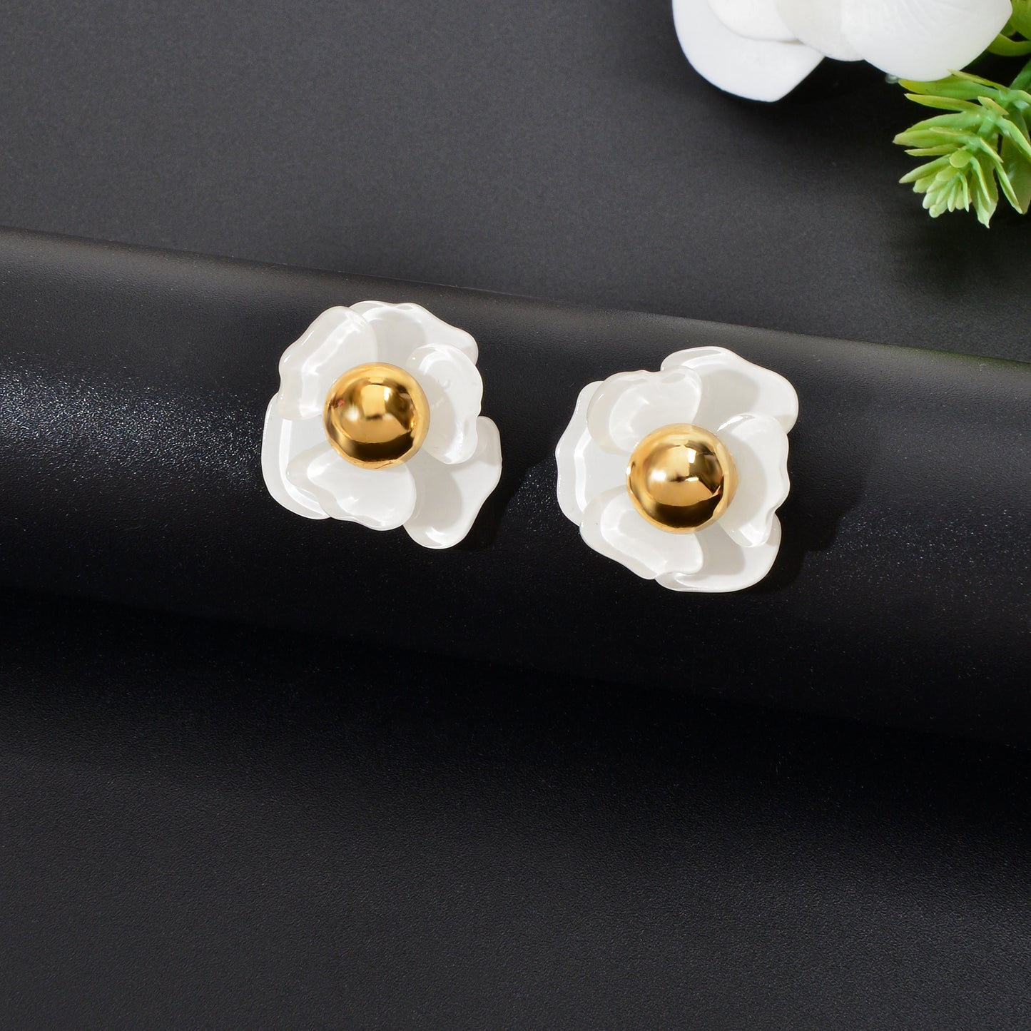 Fashionable Classic White Acrylic Flower Stud Earrings Party Dating Bridal Jewelry