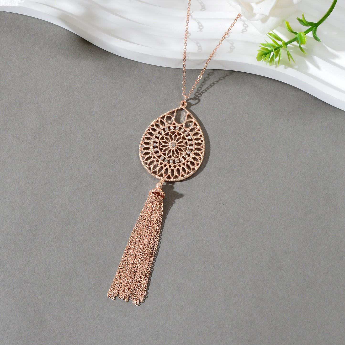 Fashion Rhinestone Decor Carved Hollow Flower with Chain Tassel Long Necklace