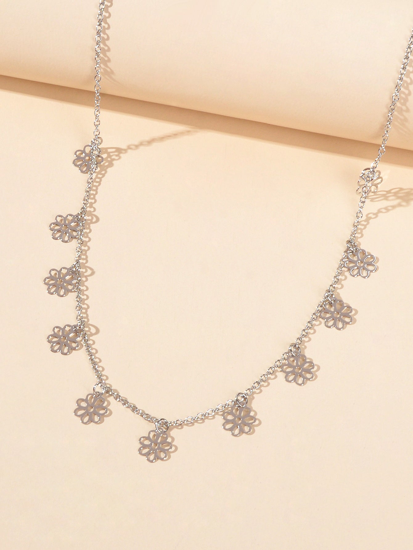 Minimalist Style Gold Silver Flower Charm Necklace Fashion Women Accessories