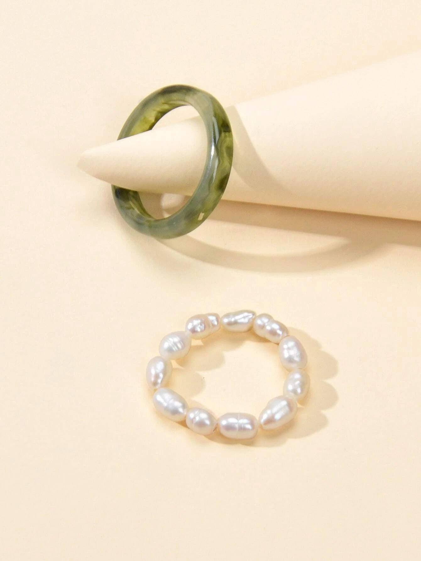 2pcs Pearl Elastic Retro Green Red Acrylic Ring