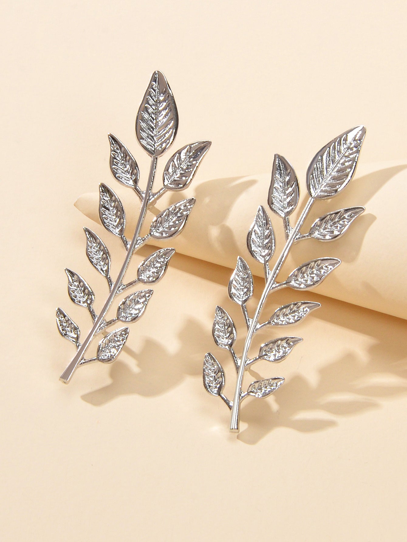Elegant Double Leaf Collar Pin Brooch Silver Plant Unisex Brooch Badge Gift