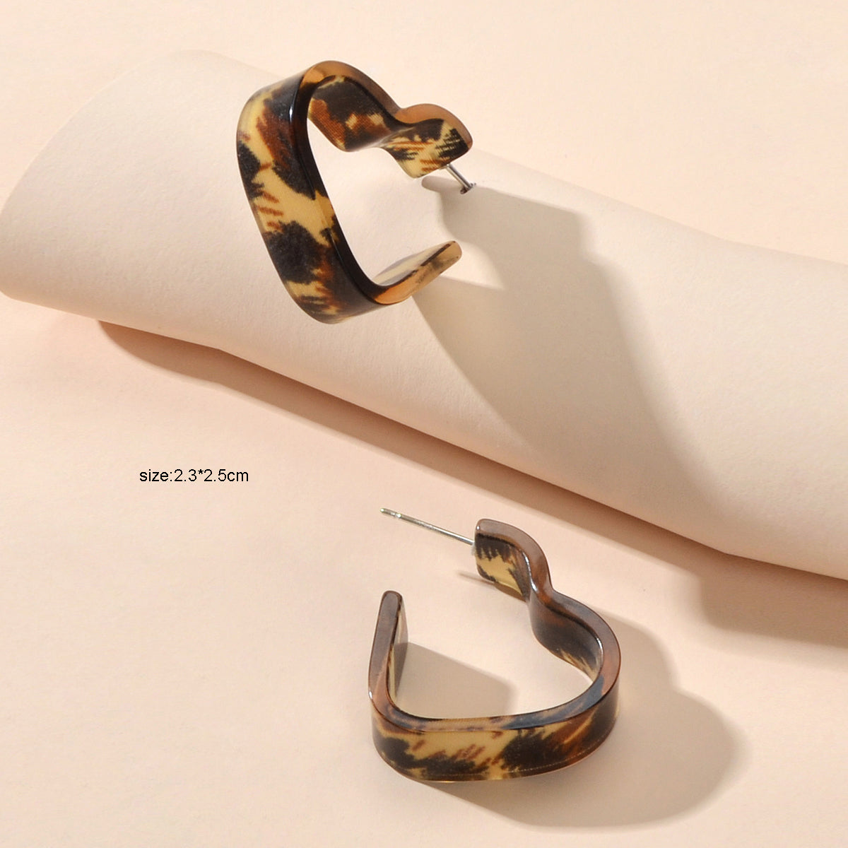 Designer Jewelry Trendy Brown Leopard Resin Acrylic Heart Stud Pierced Earrings