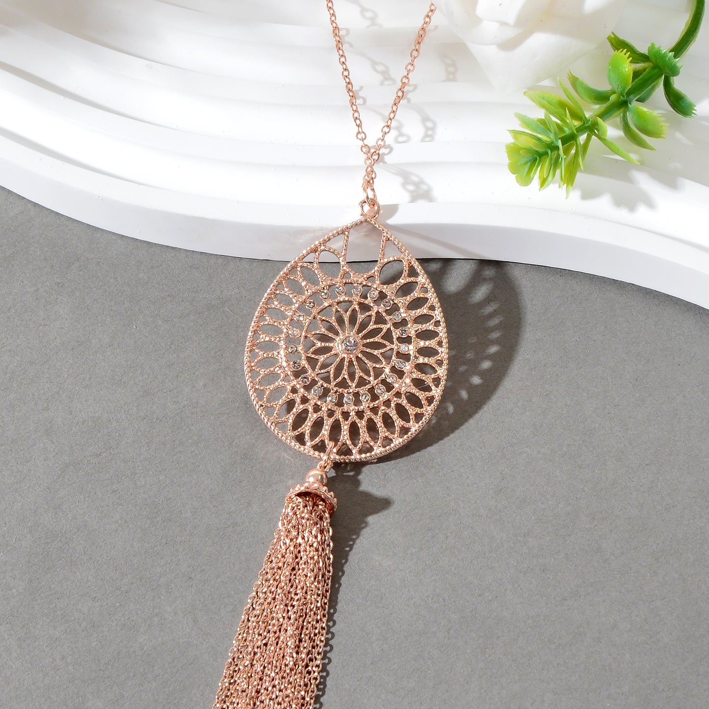 Fashion Rhinestone Decor Carved Hollow Flower with Chain Tassel Long Necklace