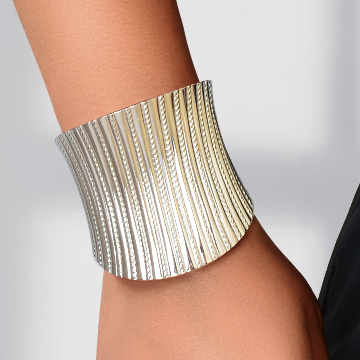 Party Dance Accessories Exaggerated Silver Ripple Wide Geometric Cuffs Bangle for Women