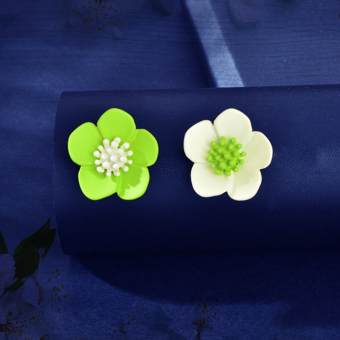 Asymmetrical Design White Pink Flower Shaped Daisy Stud Hypoallergenic Earrings