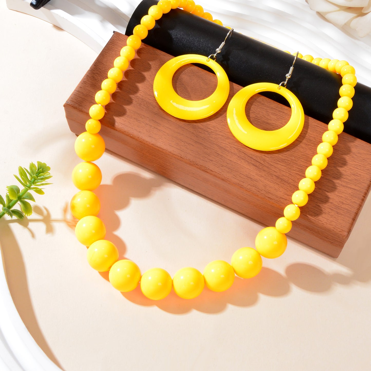Bohemian Vacation Eye-catching Jewelry set Beads Collar Chunky Necklace and Circle Dangle Earrings Exaggerated Jewelry Set