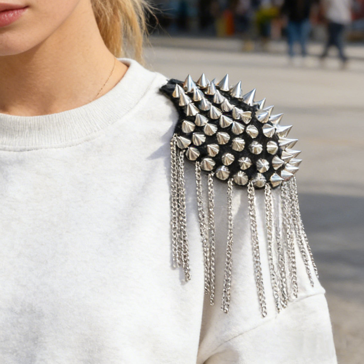 2pcs Fashionable Rivet Fringe Shoulder Epaulet Brooch Edgy Accessories