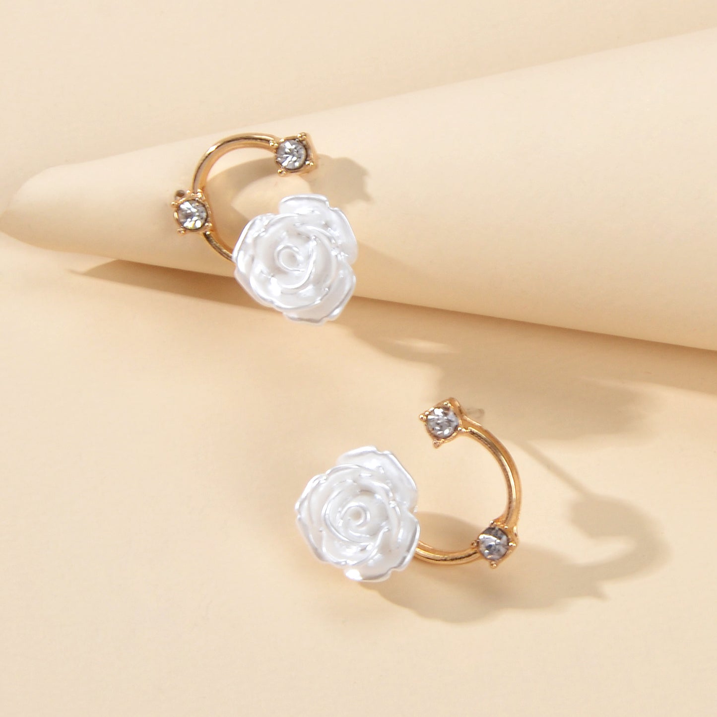 Exquisite Accessory Rhinestone White Resin Flower Stud Women Engagement Earrings