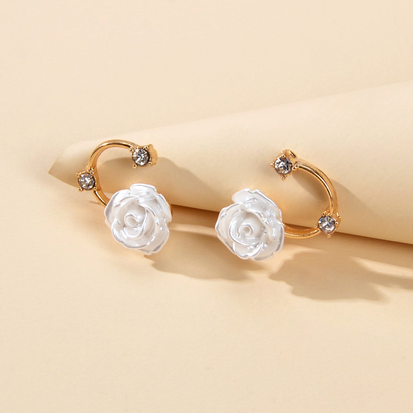 Exquisite Accessory Rhinestone White Resin Flower Stud Women Engagement Earrings