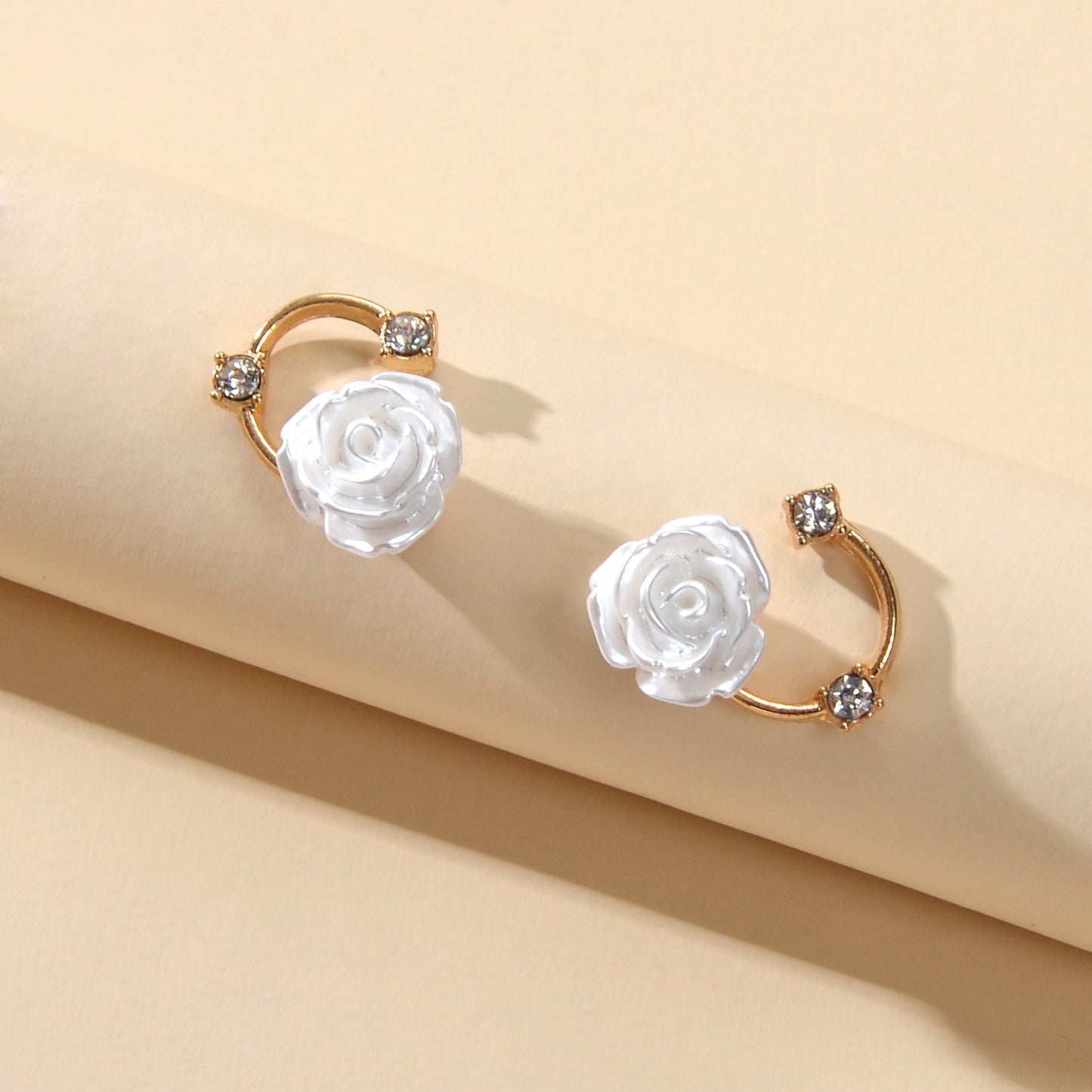 Exquisite Accessory Rhinestone White Resin Flower Stud Women Engagement Earrings