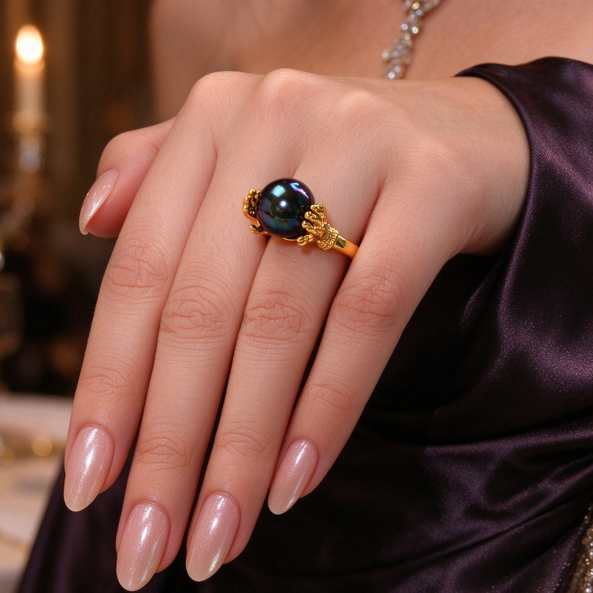 Vintage Gold Hand Holding Black Beads Finger Ring Unique Daily Party Jewellery