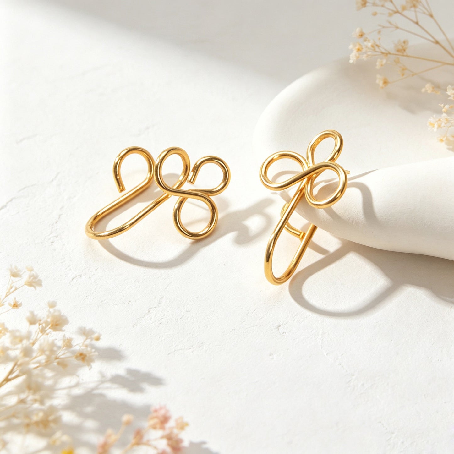 2pcs Simple Dainty Ear Cuff No Piercing Gold Lucky Four Leaf Cartilage Ear Clips