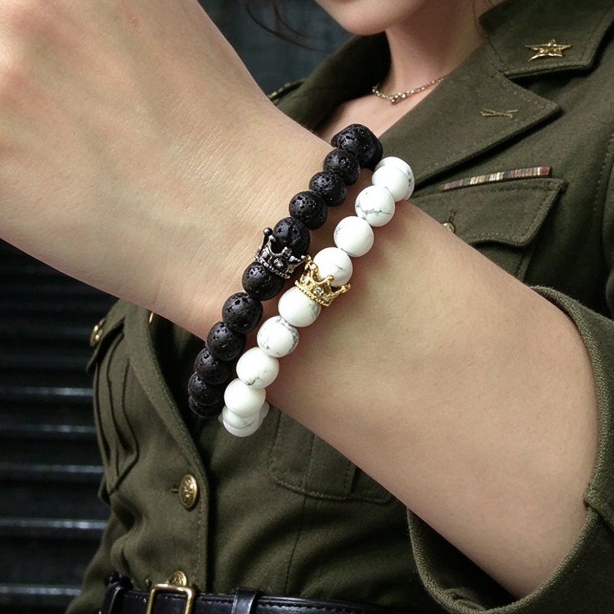 2pcs Crown Decor Black White Beaded Elastic Stackable Bracelet Couple Jewellery