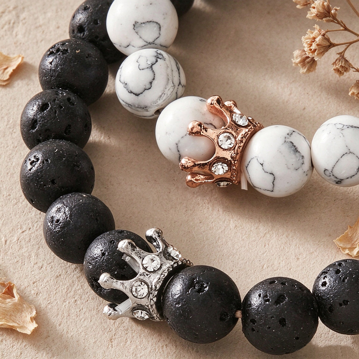2pcs Crown Decor Black White Beaded Elastic Stackable Bracelet Couple Jewellery
