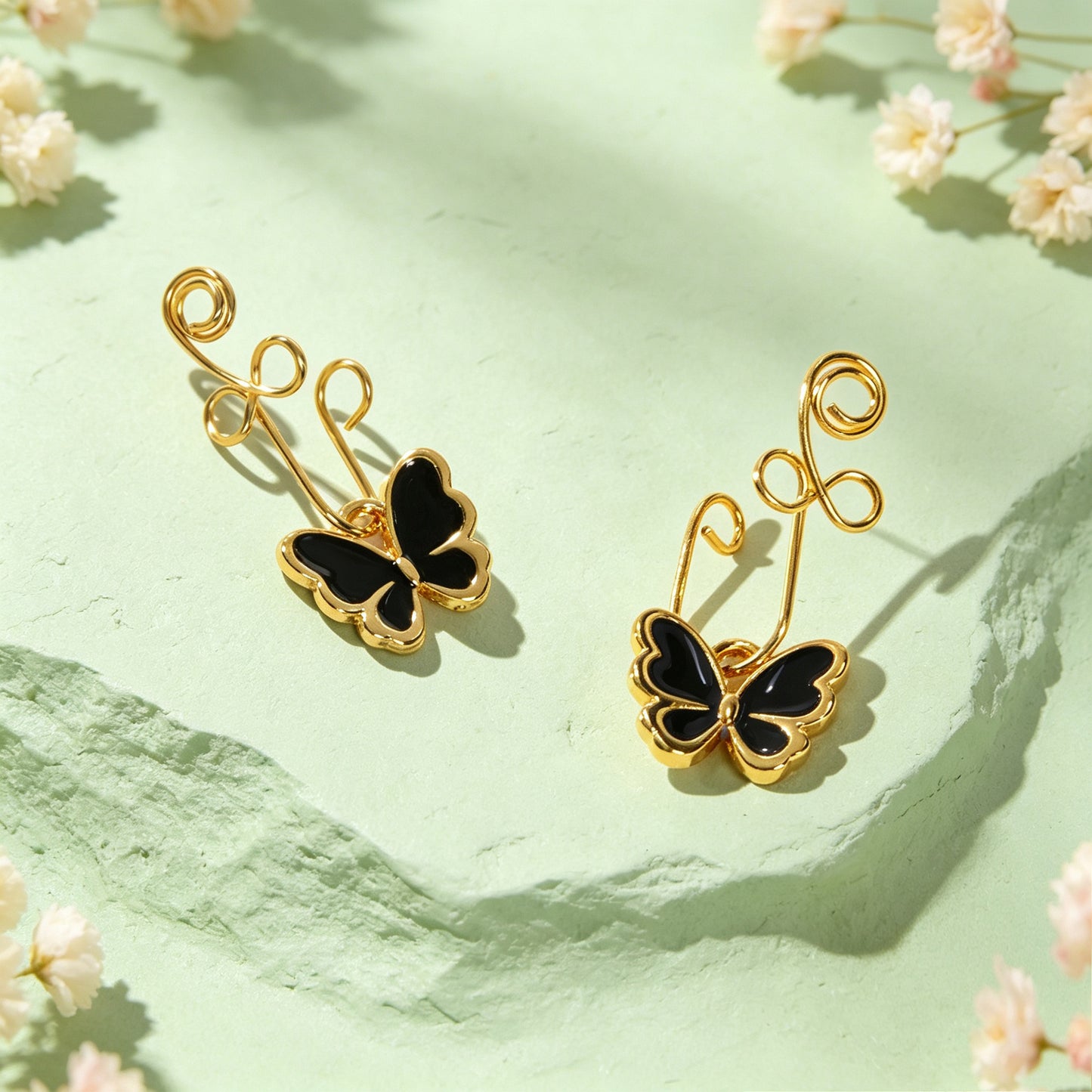 2pcs Vintage Butterfly Ear Cuffs Trendy Black Enamel Gold No Piercing Earrings