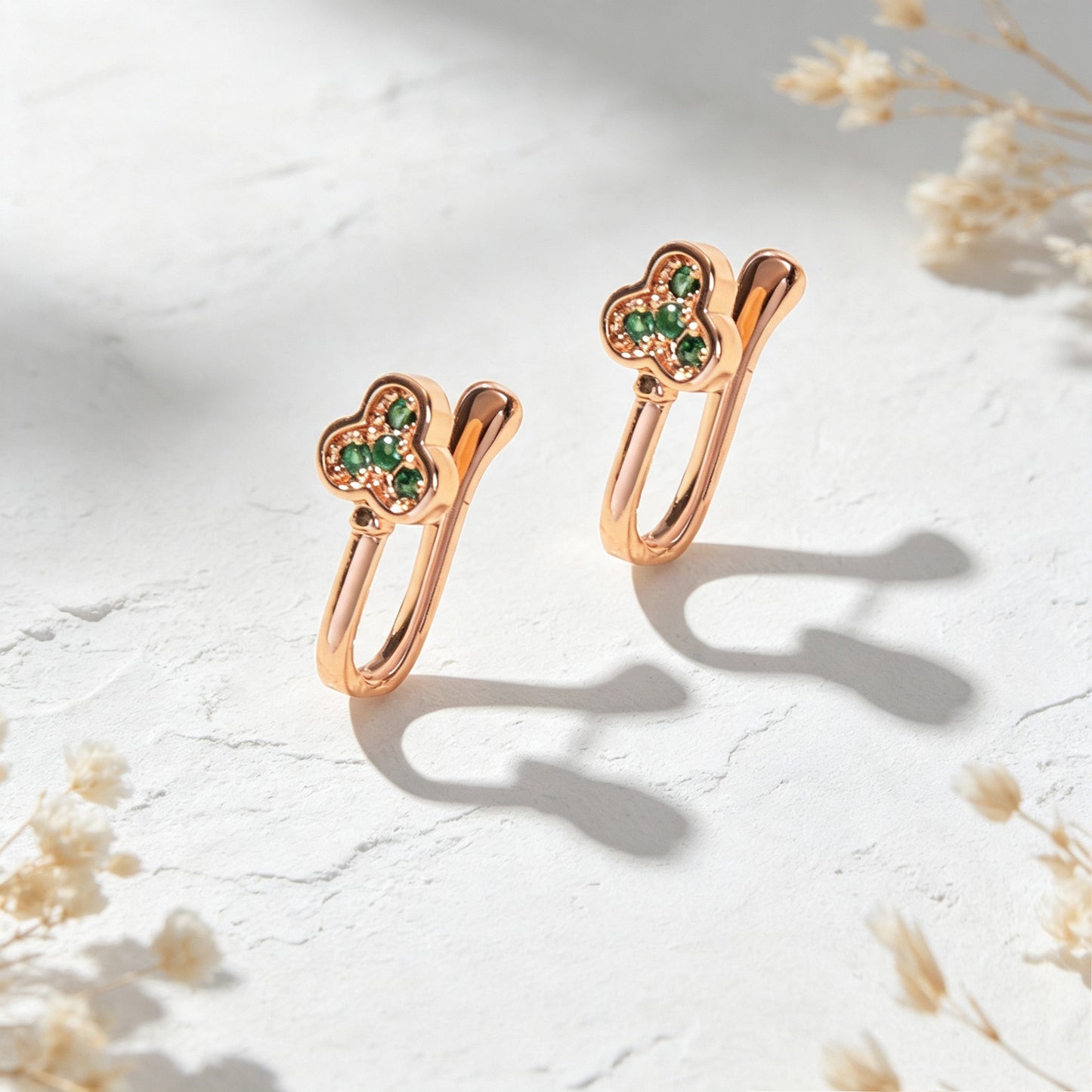 2pcs Lucky Green Clover Ear Cuffs No Piercing Cartilage Ear Clips Dainty Jewelry