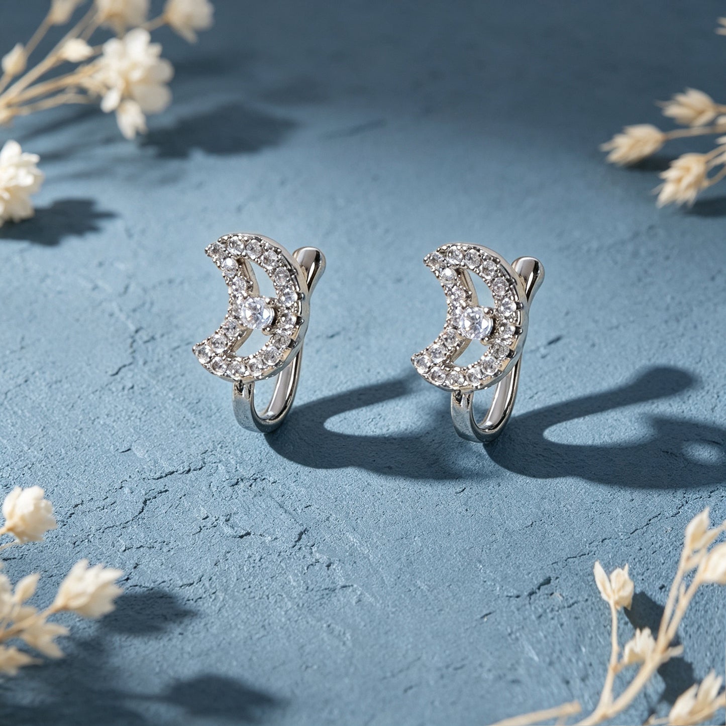 2pcs Silver Rhinestone Crescent Moon No Piercing Ear Cuffs Party Daily Jewellery