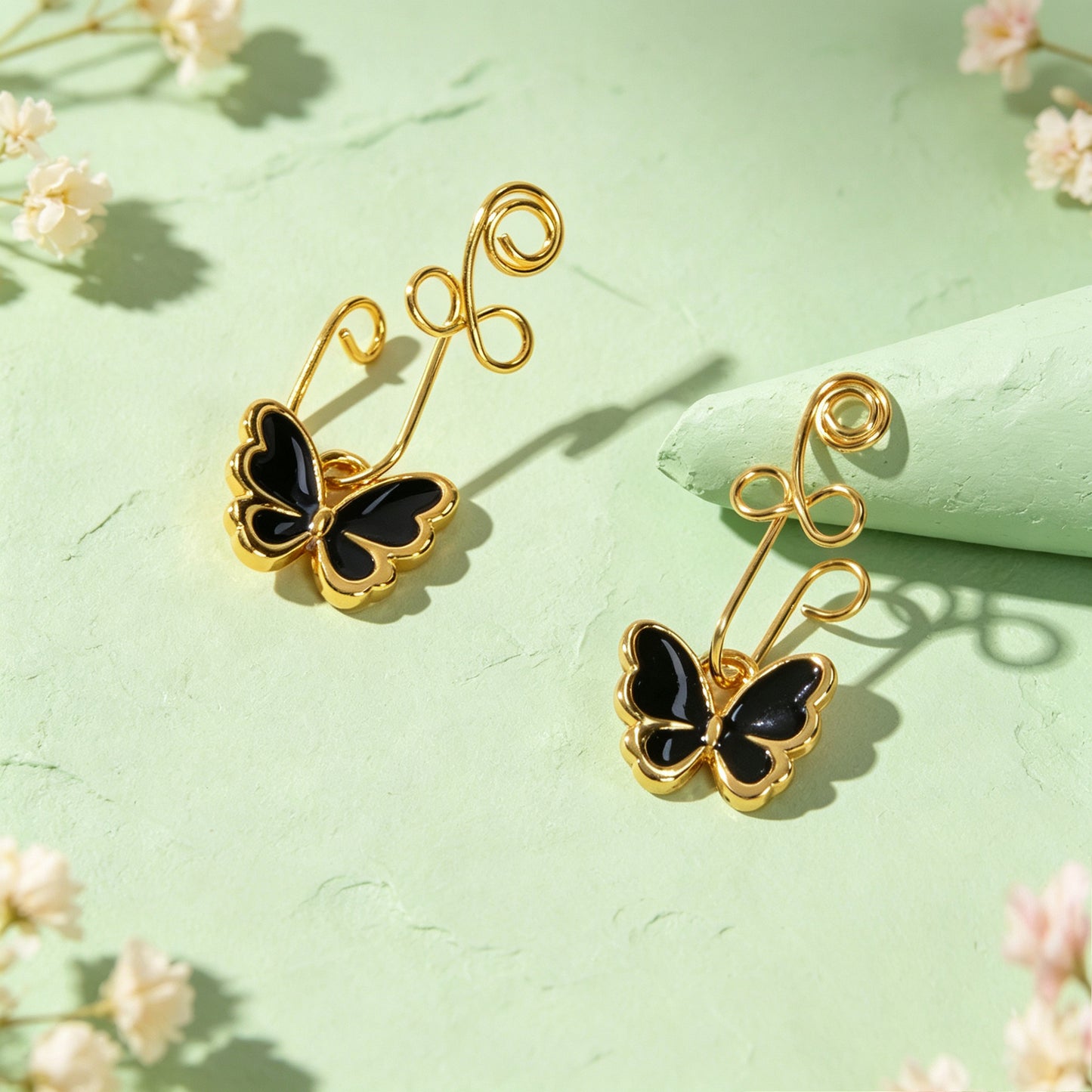 2pcs Vintage Butterfly Ear Cuffs Trendy Black Enamel Gold No Piercing Earrings