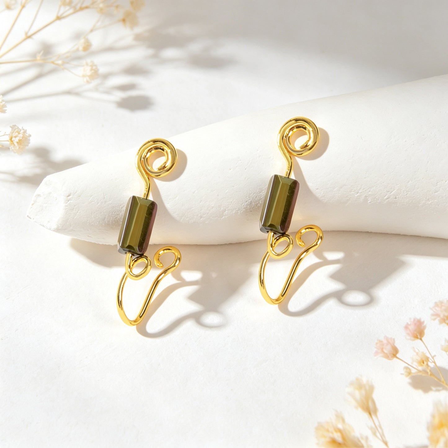 2pcs Gold Wire Wrap Green Bead Ear Cuff Non Piercing Ear Clips Cartilage Jewelry