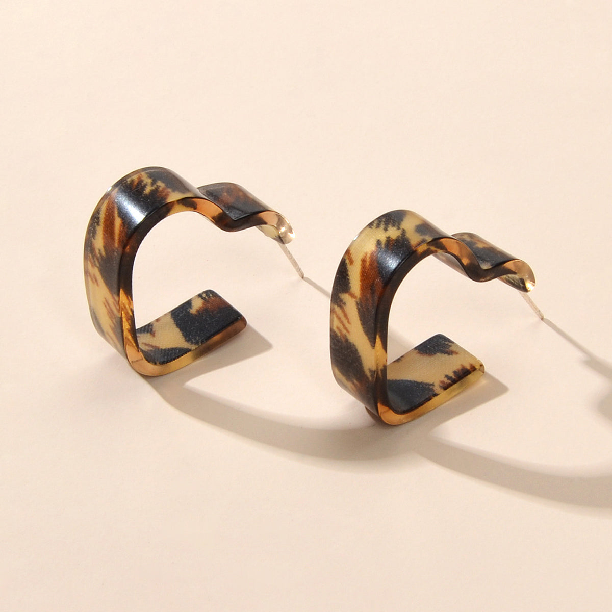 Designer Jewelry Trendy Brown Leopard Resin Acrylic Heart Stud Pierced Earrings