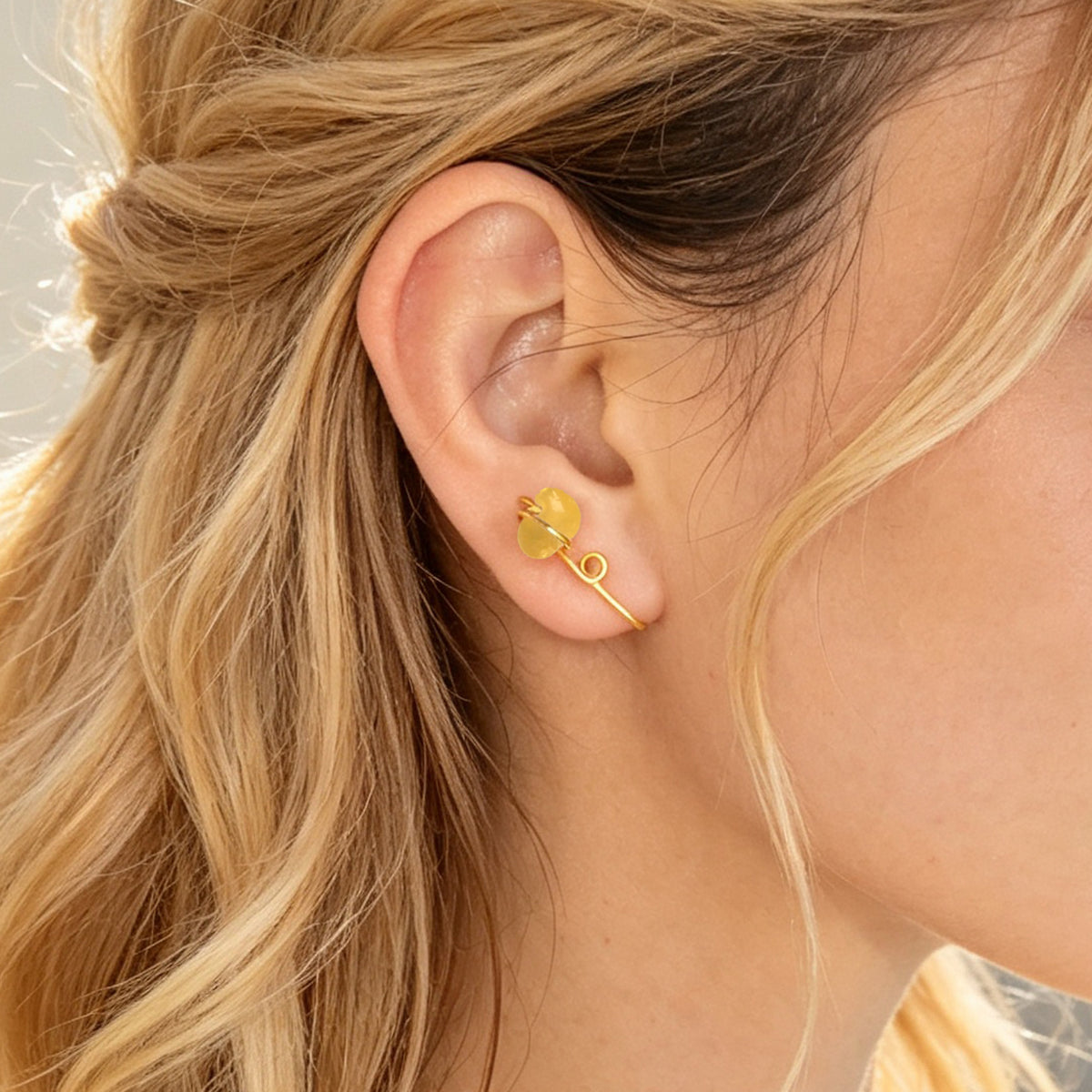 2pcs Minimalist Yellow Crystal Gold Ear Cuff Chic No Piercing Cartilage Ear Clip