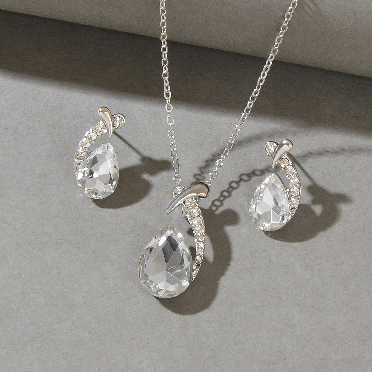 Luxurious Jewellery Set Crystal Rhinestone Water Drop Necklace and Stud Earrings