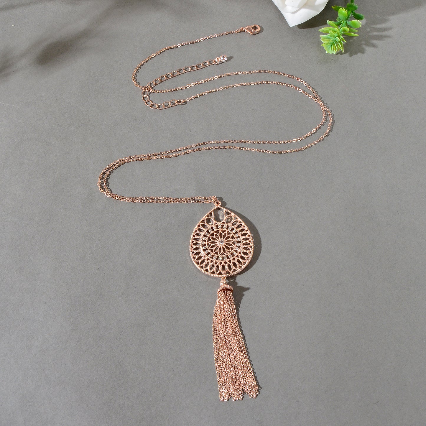 Fashion Rhinestone Decor Carved Hollow Flower with Chain Tassel Long Necklace