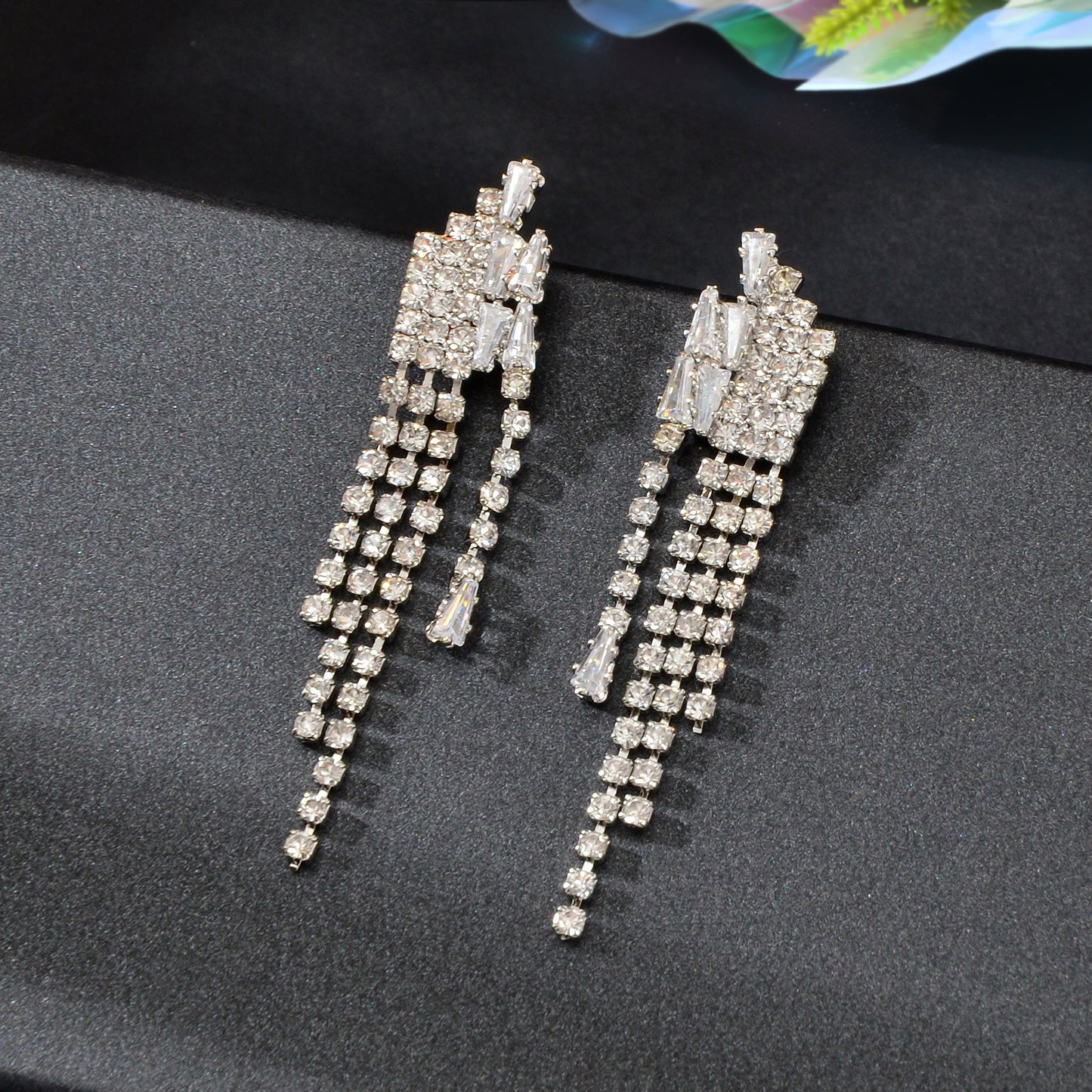 Luxurious Sparkling Rhinestone Tassel Dangle Earrings Stunning Wedding Prom Banquet Jewelry