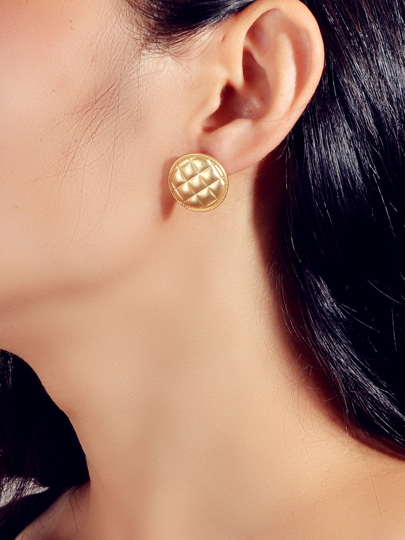 Golden Circular Pattern Carved Stud Earrings Elegant Holiday Round Ear Jewellery