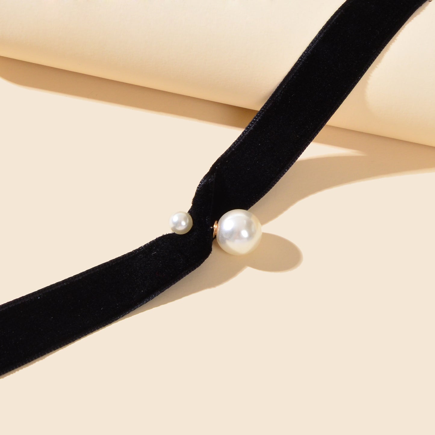 Retro Style 90s Pearl Black Velvet Tattoo Choker Teens Necklace Short Collar