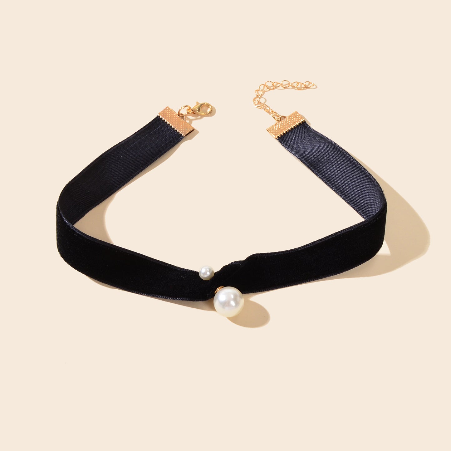 Retro Style 90s Pearl Black Velvet Tattoo Choker Teens Necklace Short Collar