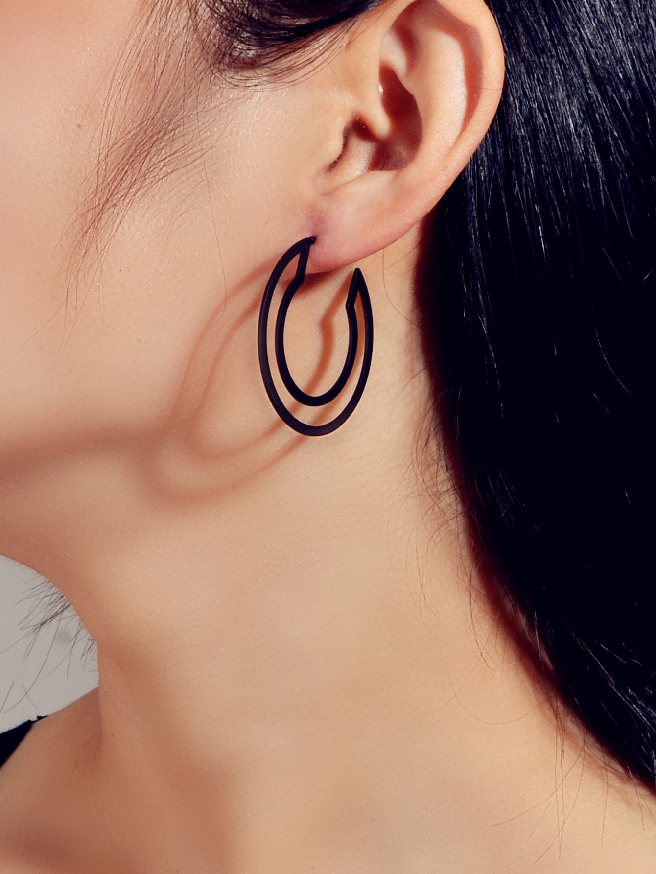 Unique Design Punk Black C shape Pierced Huggie Hoop Earring Party Decoration