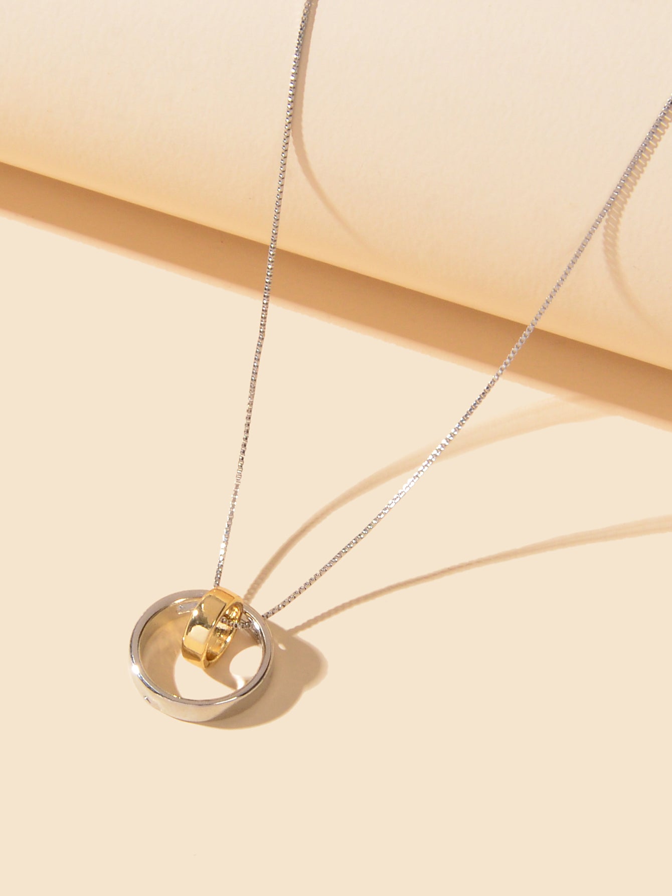 Trendy Designer Jewellery Silver Chain Gold Silver Circle Pendant Women Necklace