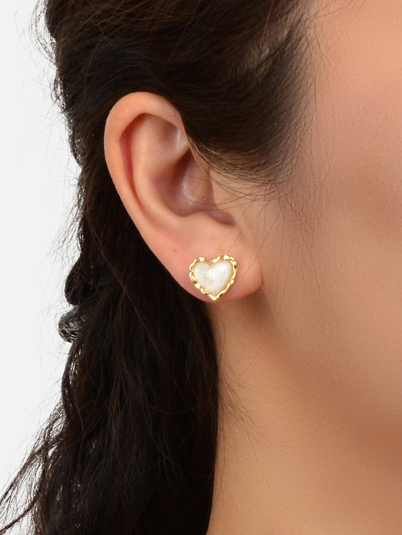 Exquisite Lightweight White Black Resin Heart Stud Earrings Valentine Jewellery