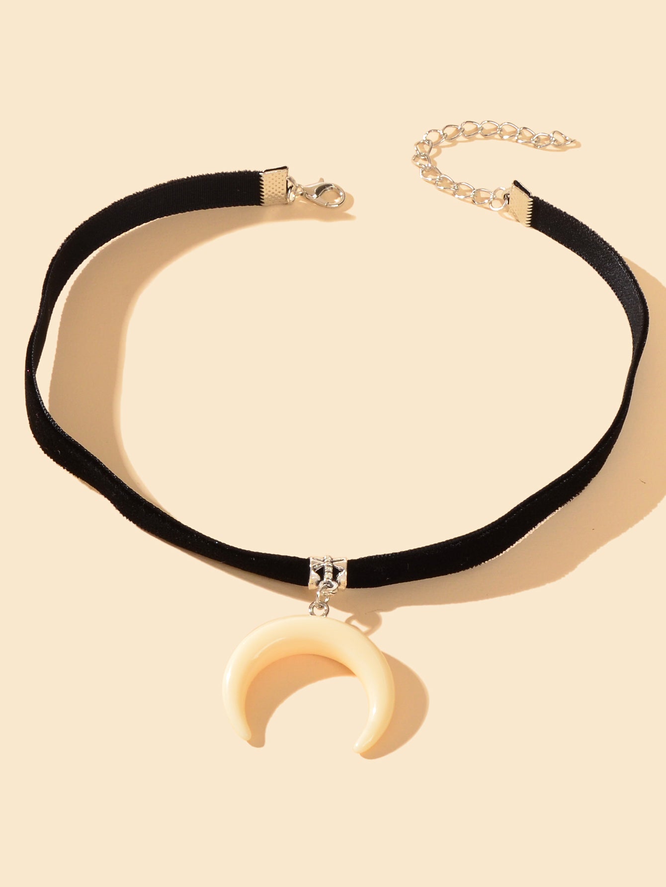 Black Velvet Choker Necklace Adjustable Retro Short Clavicle Ox Horn Jewellery