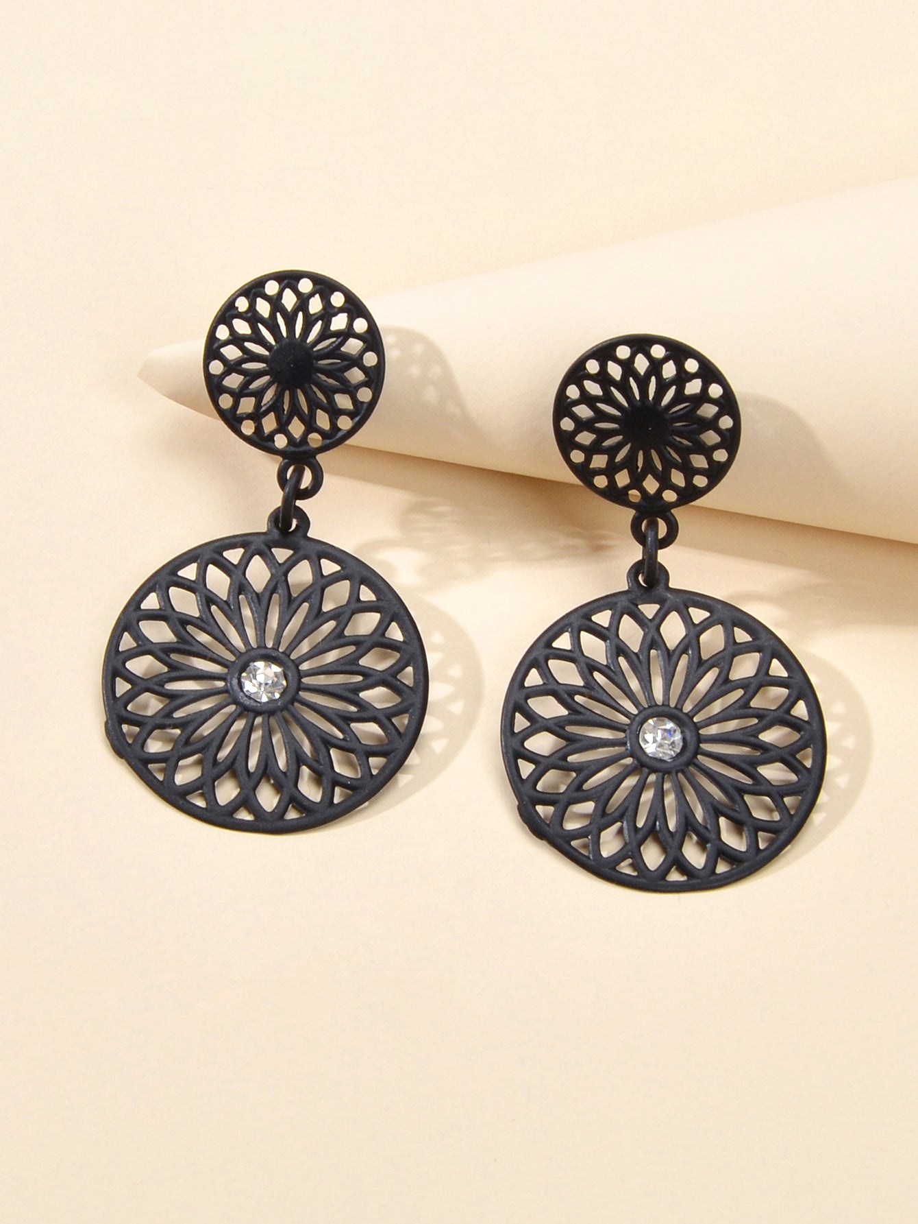 Vintage Jewellery Hollow Out Mandala Black Carved Flower Pattern Round Earrings