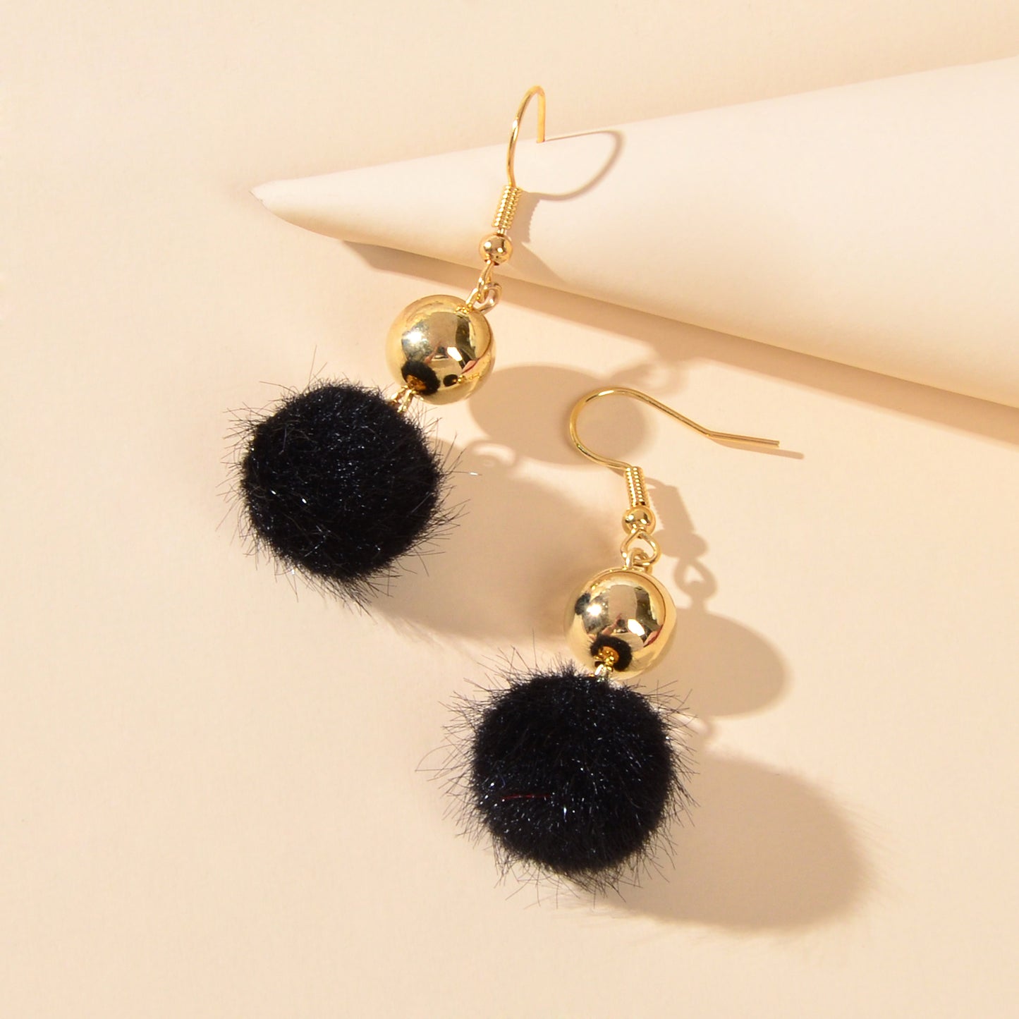 Retro Ladies Jewelry White Black Ball Dangle Earrings Party Decoration for Women
