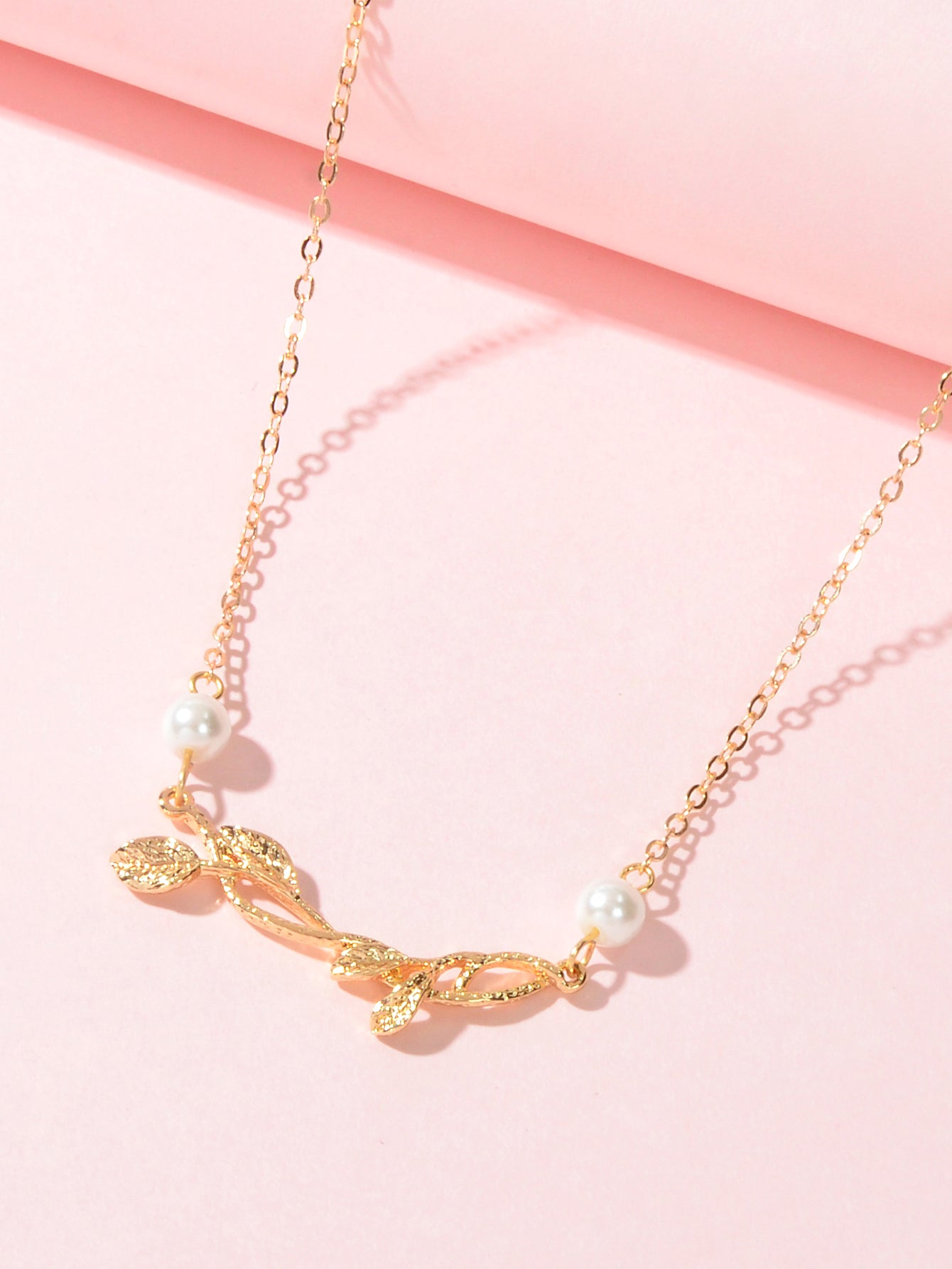 Designer Stylish Jewellery Gold Chain Pearl Decoration Gold Leaf Charm Necklace